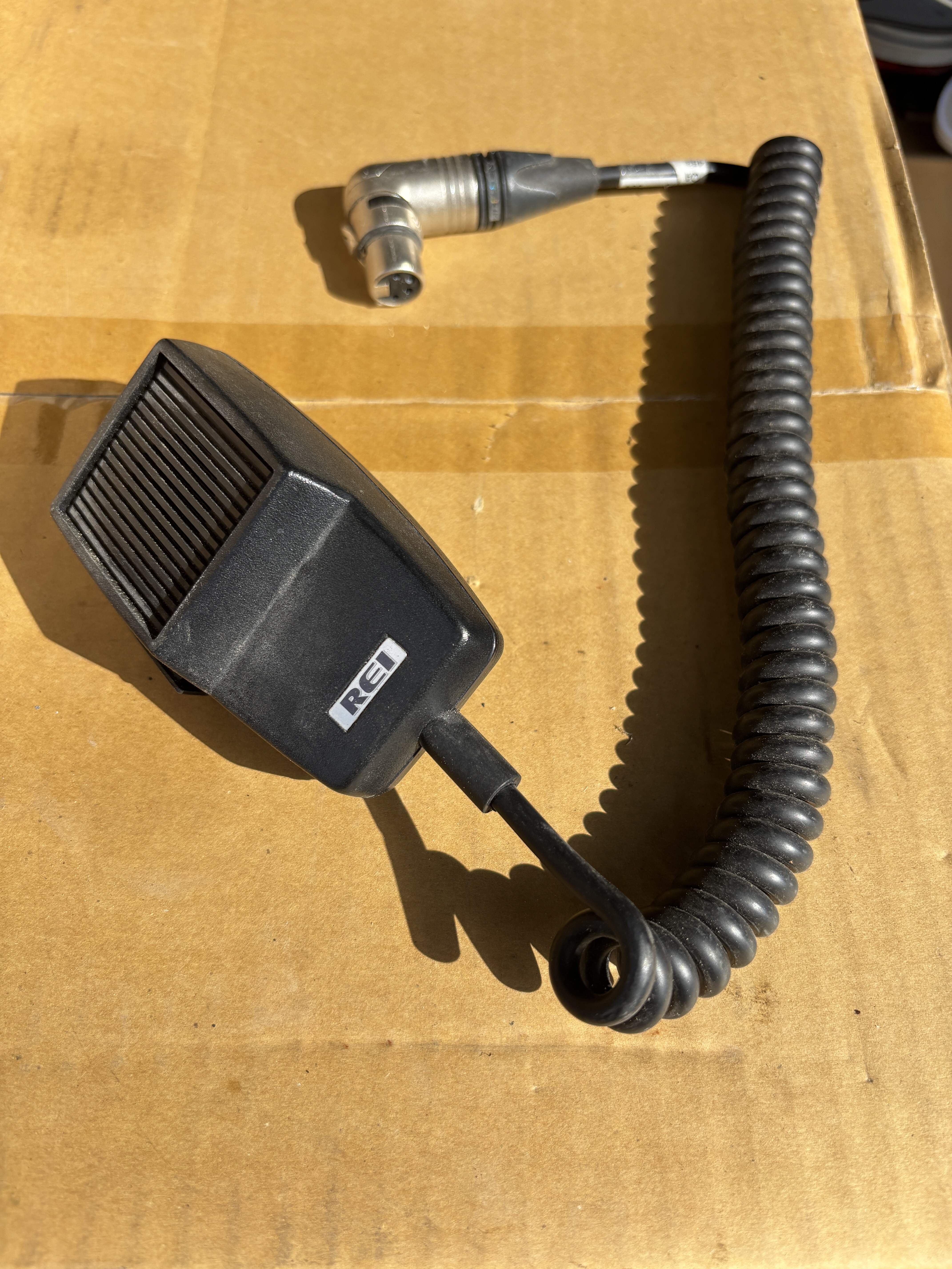 USED REI 480015 Professional Handheld PA Microphone